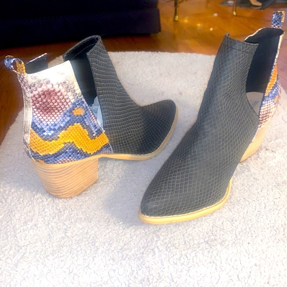 A Rider,9 Leather Python Booties - Picture 4 of 7